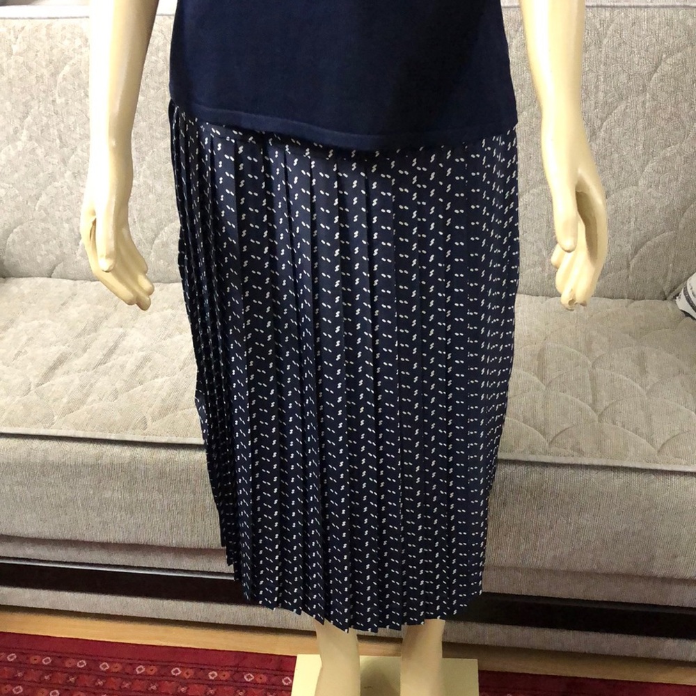 PLEATED SKIRT SIZE 8